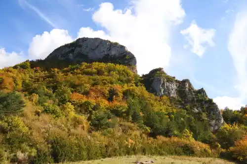 Éperon rocheux sur la montagne du riable