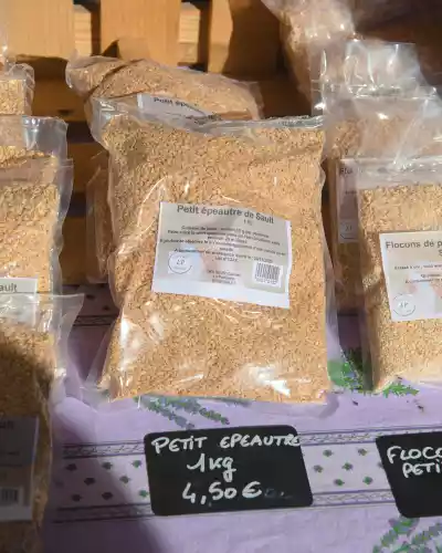 Grains de Petit Épeautre sur un marché