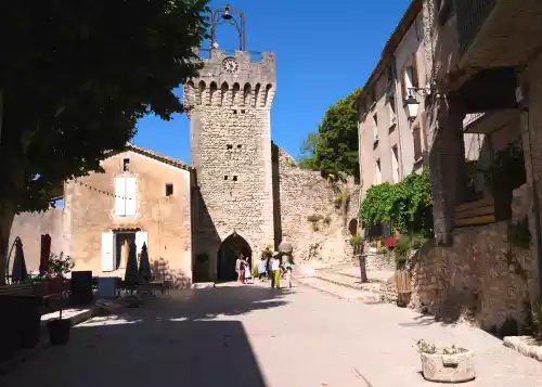 La place du Beffroi de Montbrun