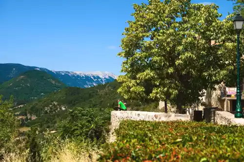 Vue sur le Mt Ventoux depuis la place du Grand Soleil