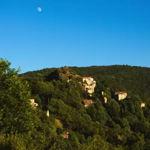 lever de lune au couchant sur barret de lioure