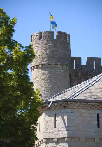 Tour principale du château d'Aulan (Drôme)