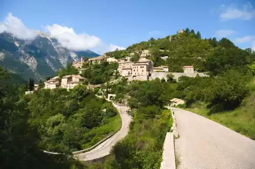 vue du vlillage de Brantes (Vallée du Toulourenc)