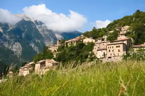 vue du vlillage de Brantes (Vallée du Toulourenc - Vaucluse)
