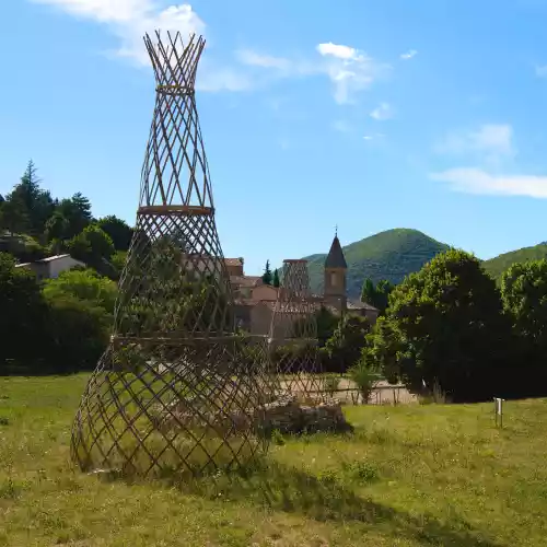 Oeuvre de land art devant la ferme st agricol