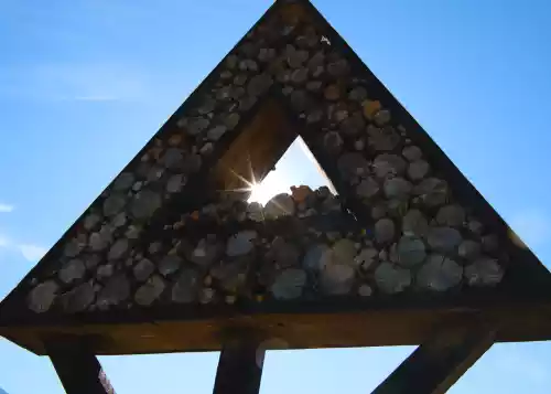 Oeuvre sur le sentier Land-art à savoillans