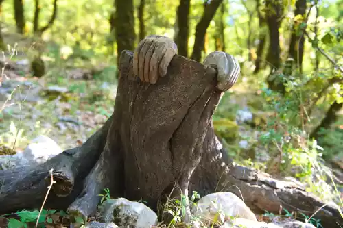 Oeuvre sur le sentier Land-art à savoillans