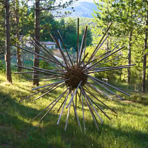 Oeuvre sur le sentier Land-art à savoillans